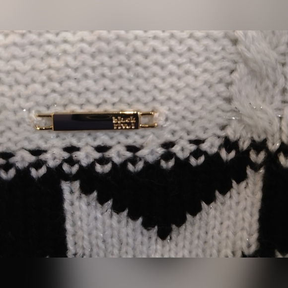 Black Rivet Cowl Neck ❄️ Poncho - Picture 9 of 12